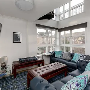 Joivy Cool Space Old Town 3bed Apt With Balcony And Parking Edinburgh